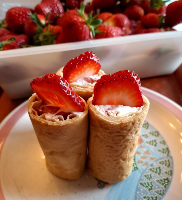 Famille-crêpes -fraises